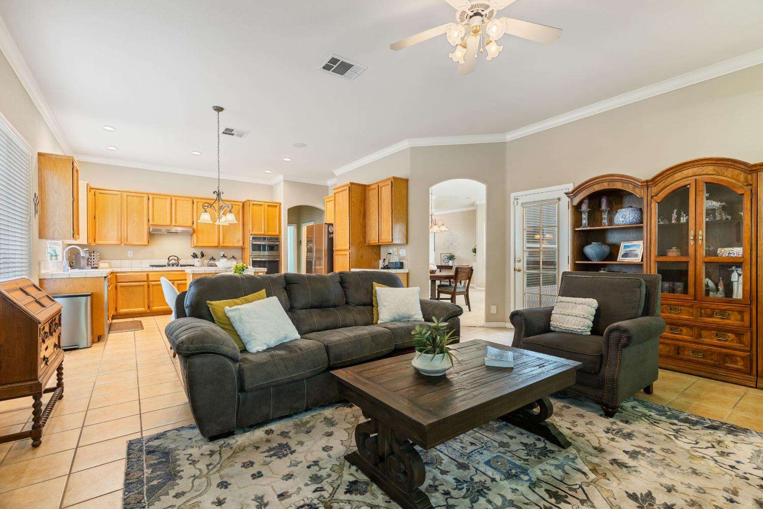 Aylesbury, Roseville, California image 18