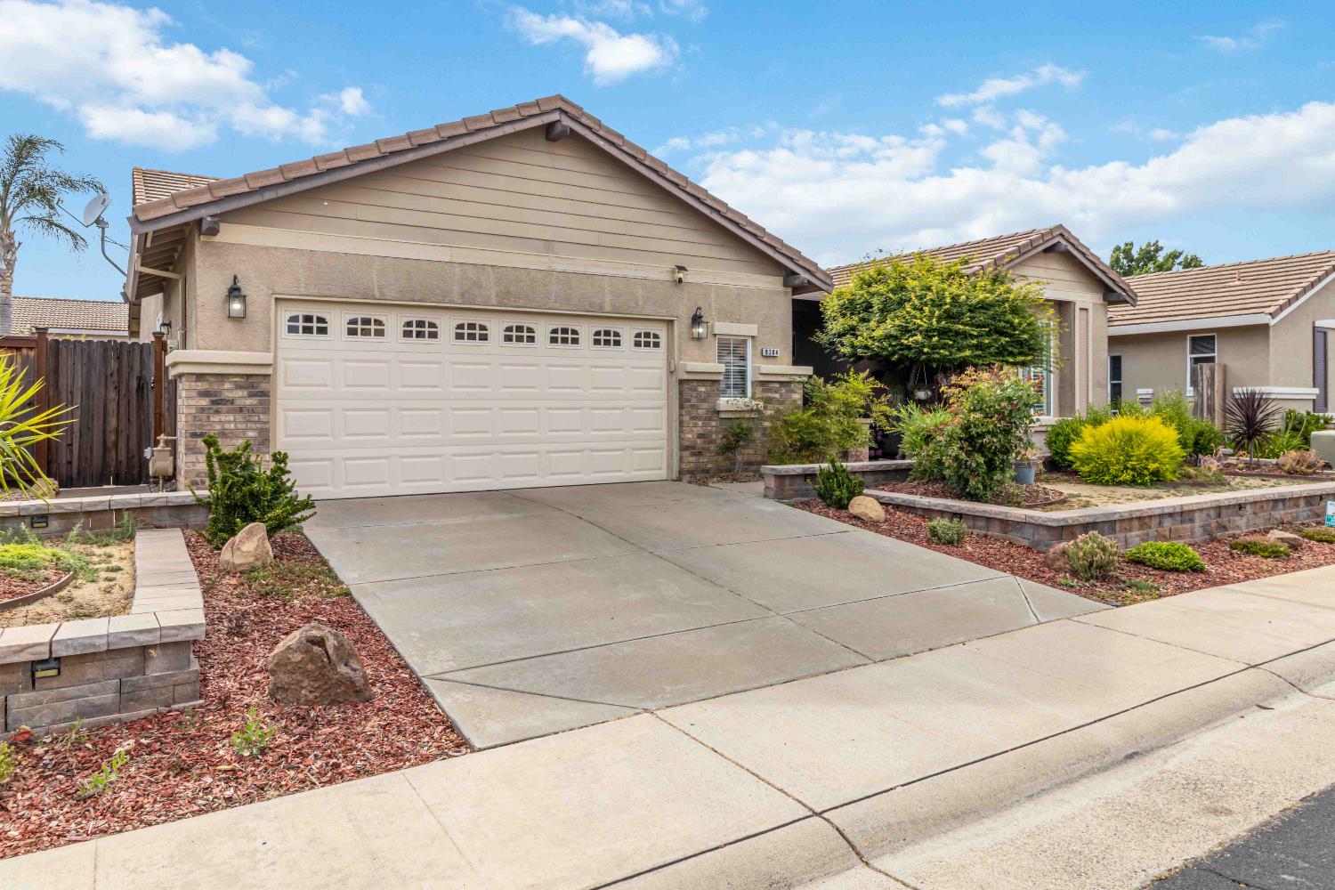 Salmon Creek Drive, Elk Grove, California image 4