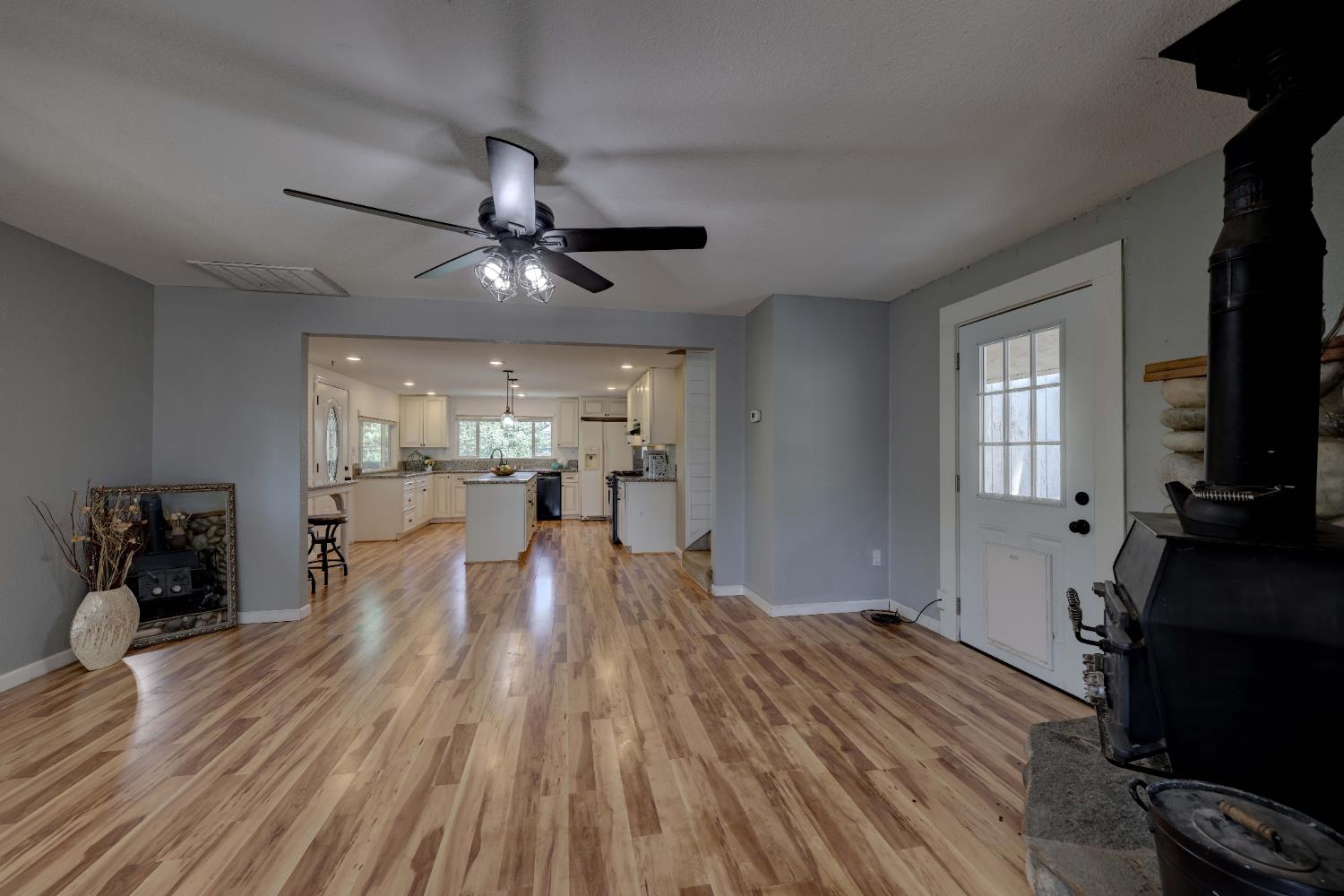 Detail Gallery Image 18 of 66 For 895 Sunray Ln, Colfax,  CA 95713 - 3 Beds | 3 Baths