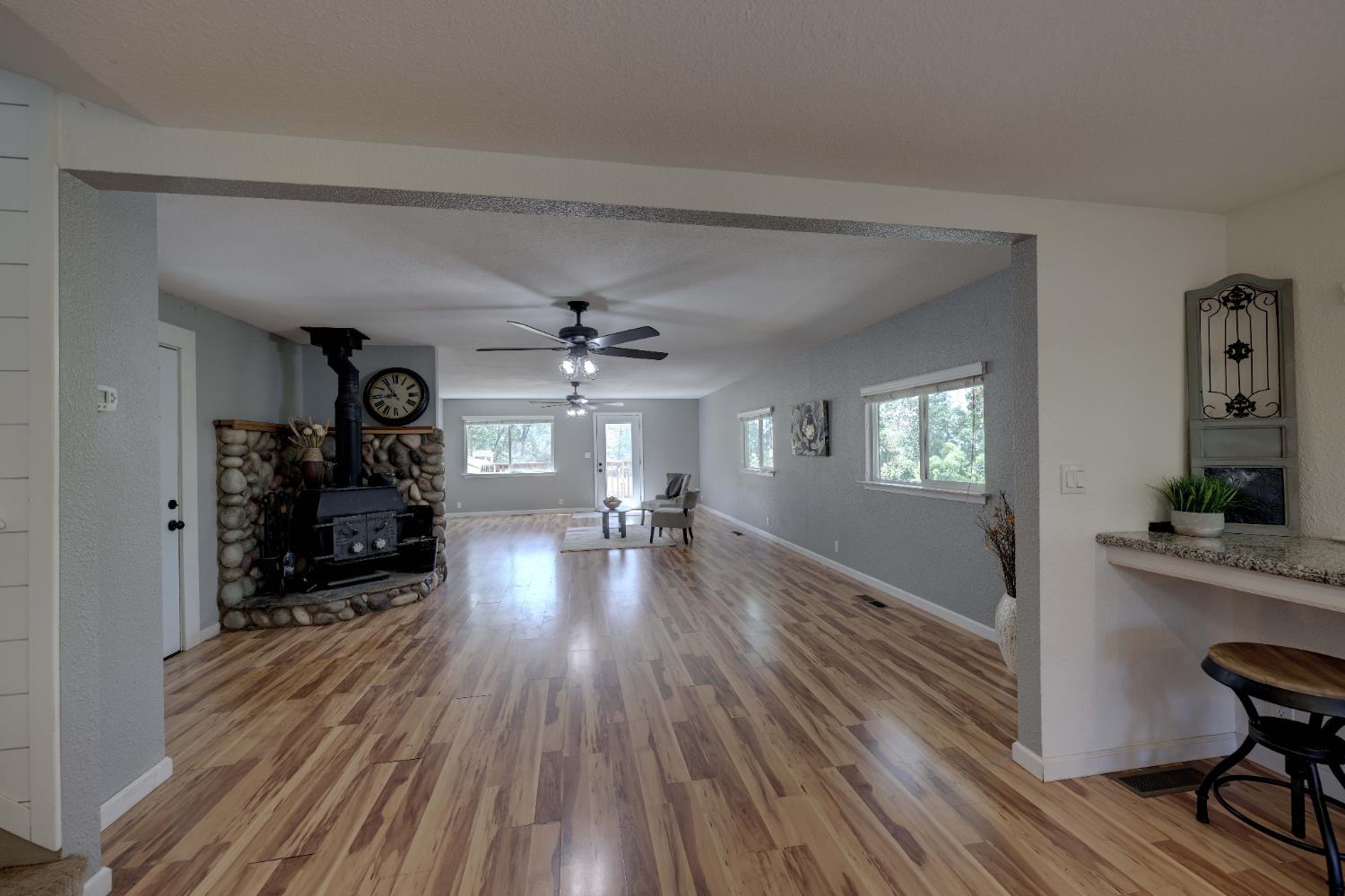 Detail Gallery Image 15 of 66 For 895 Sunray Ln, Colfax,  CA 95713 - 3 Beds | 3 Baths