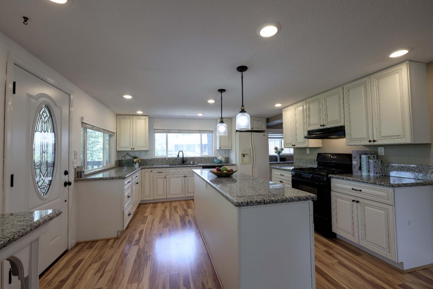 Detail Gallery Image 8 of 66 For 895 Sunray Ln, Colfax,  CA 95713 - 3 Beds | 3 Baths