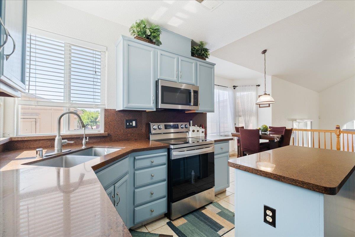 Detail Gallery Image 10 of 29 For 1684 via Milano, Gustine,  CA 95322 - 4 Beds | 3 Baths