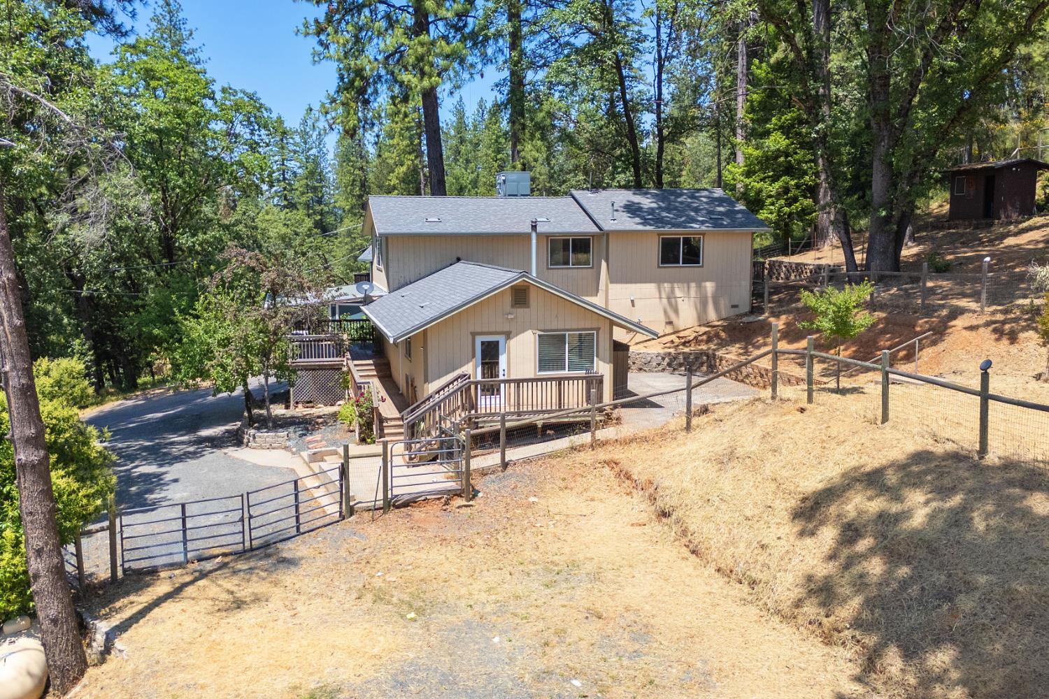 Detail Gallery Image 3 of 66 For 895 Sunray Ln, Colfax,  CA 95713 - 3 Beds | 3 Baths
