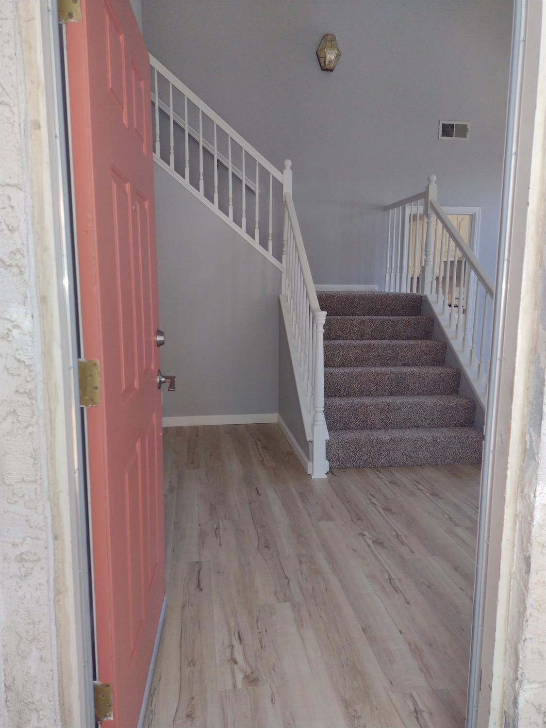 Detail Gallery Image 5 of 57 For 1900 Berryessa Dr, Modesto,  CA 95358 - 3 Beds | 2/1 Baths