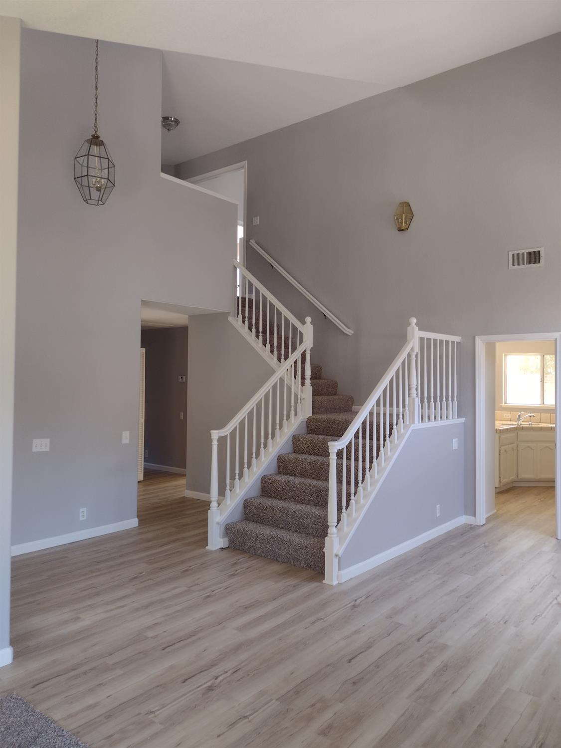 Detail Gallery Image 6 of 57 For 1900 Berryessa Dr, Modesto,  CA 95358 - 3 Beds | 2/1 Baths