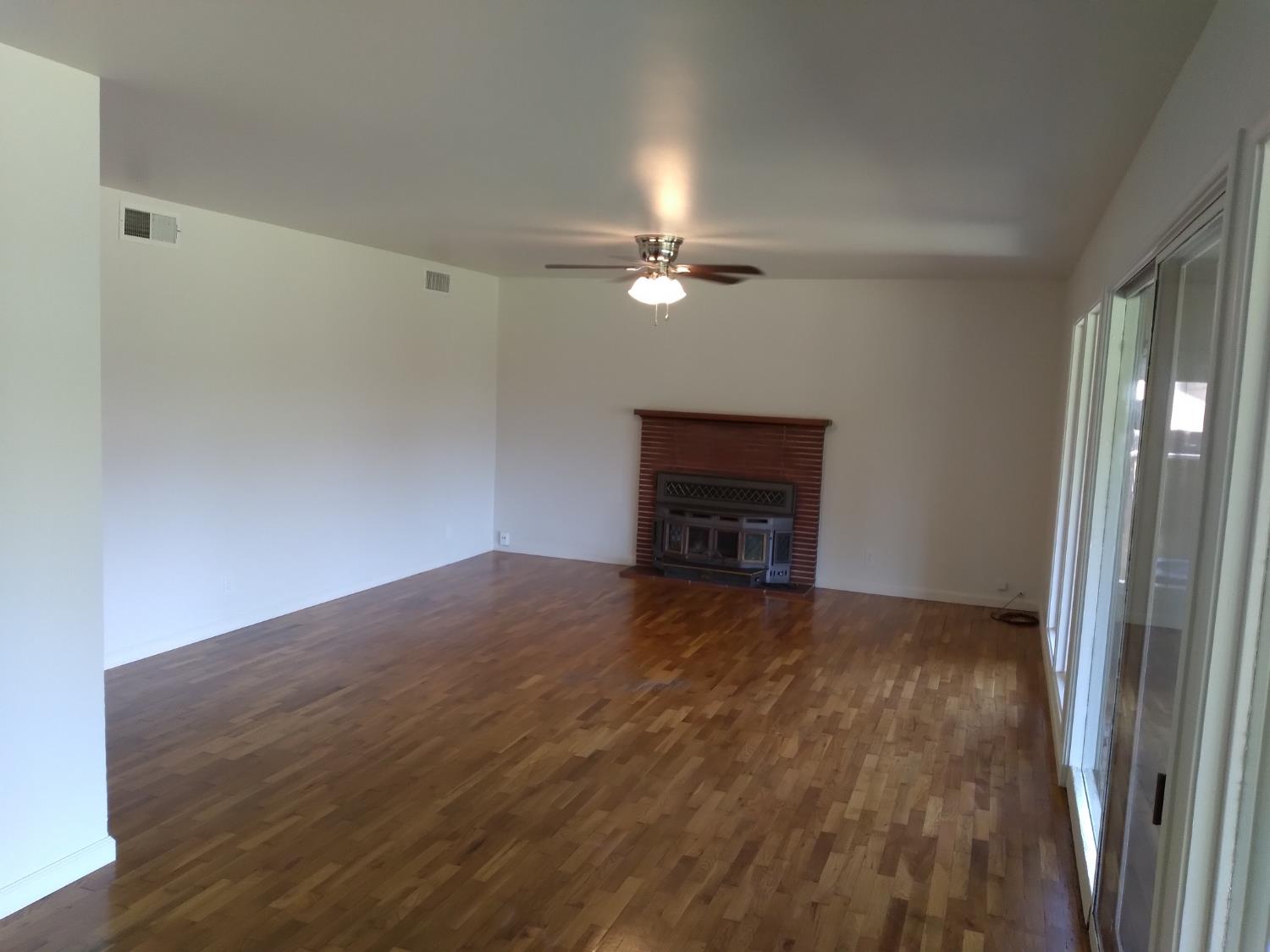 Detail Gallery Image 5 of 26 For 1585 Redwood Ave, Atwater,  CA 95301 - 3 Beds | 2 Baths