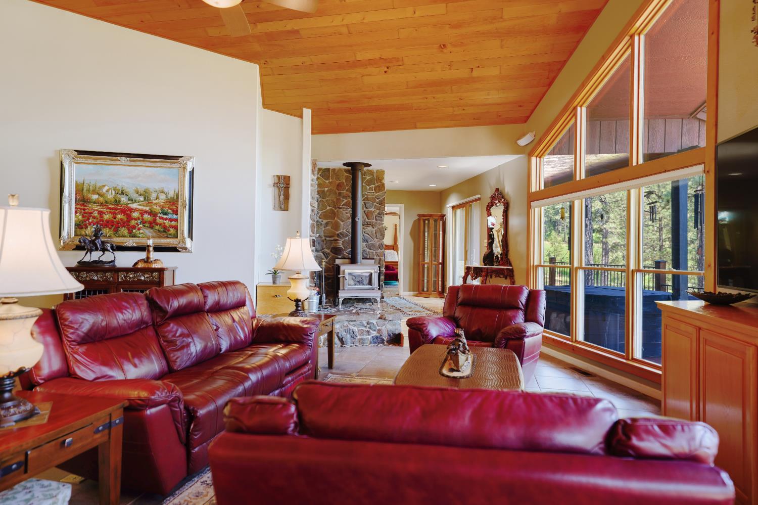 Detail Gallery Image 2 of 91 For 16160 Willow Glen Rd, Brownsville,  CA 95919 - 3 Beds | 3/1 Baths