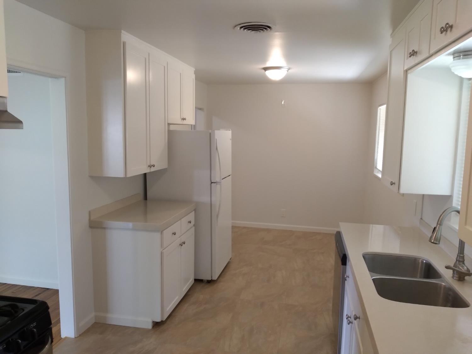 Detail Gallery Image 10 of 26 For 1585 Redwood Ave, Atwater,  CA 95301 - 3 Beds | 2 Baths