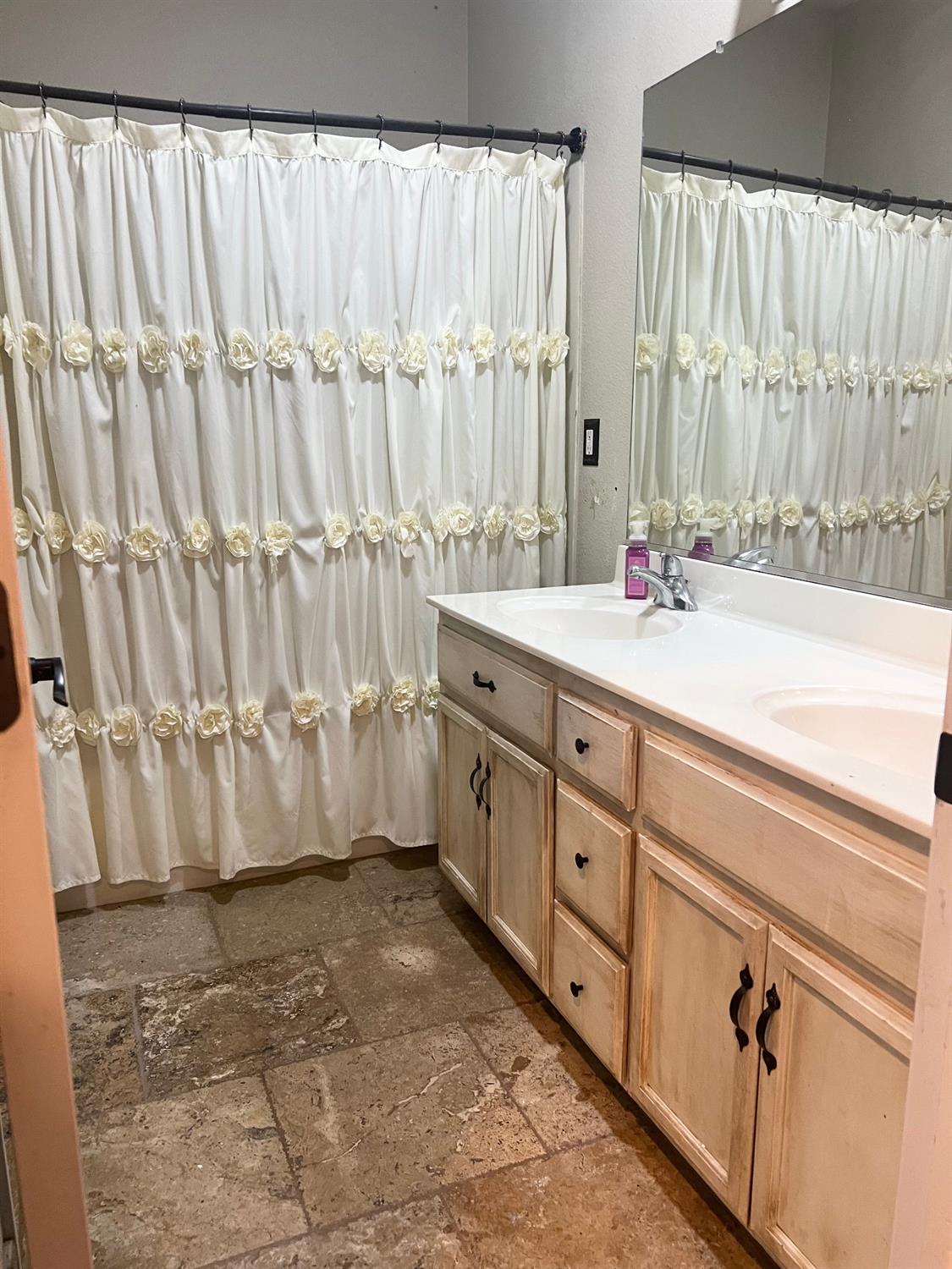 Detail Gallery Image 9 of 14 For 2117 Mariposa Dr, Hughson,  CA 95326 - 3 Beds | 2 Baths