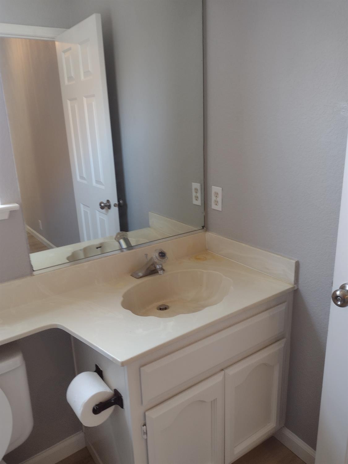 Detail Gallery Image 22 of 57 For 1900 Berryessa Dr, Modesto,  CA 95358 - 3 Beds | 2/1 Baths