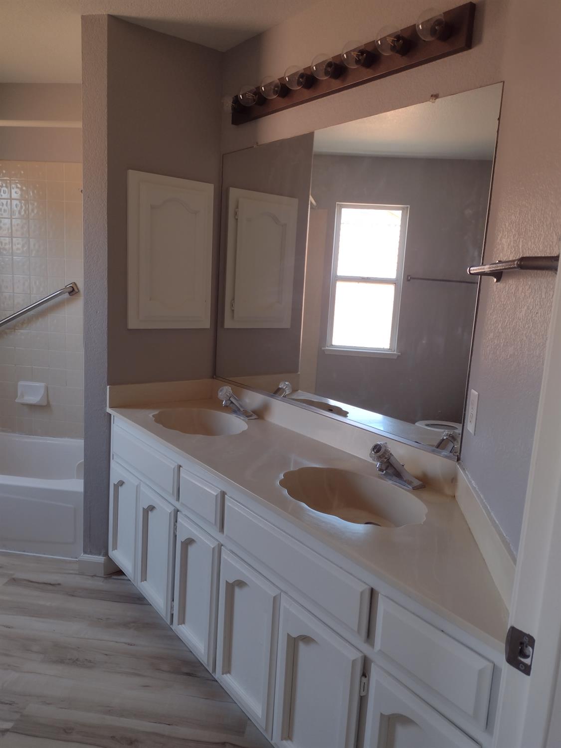 Detail Gallery Image 31 of 57 For 1900 Berryessa Dr, Modesto,  CA 95358 - 3 Beds | 2/1 Baths