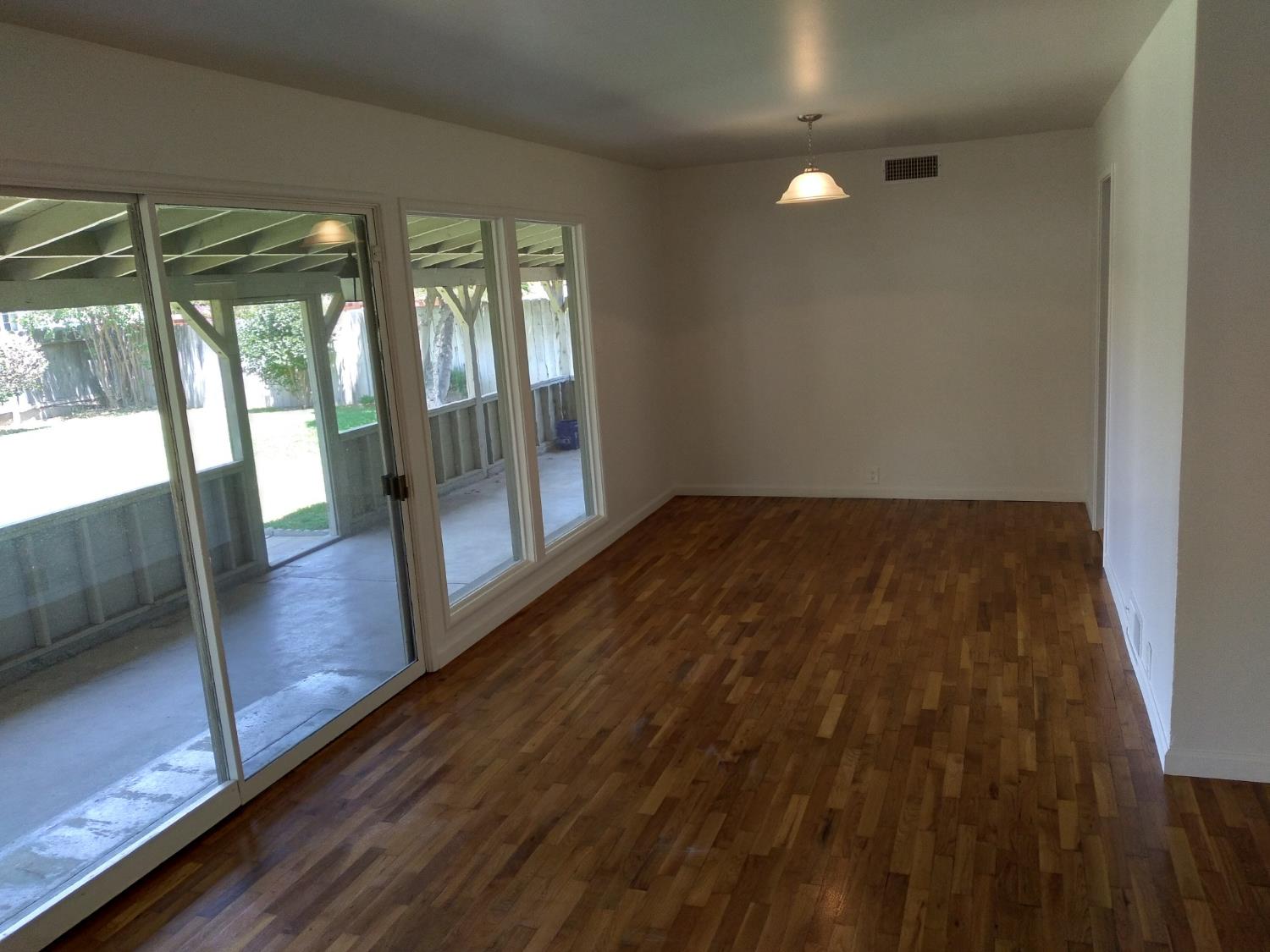 Detail Gallery Image 6 of 26 For 1585 Redwood Ave, Atwater,  CA 95301 - 3 Beds | 2 Baths