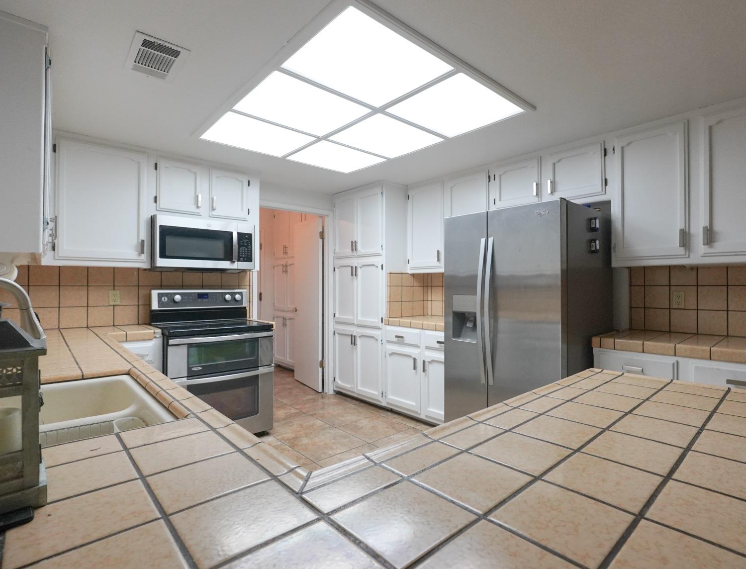 Detail Gallery Image 9 of 30 For 5030 Cardiff Ln, Atwater,  CA 95301 - 4 Beds | 2 Baths