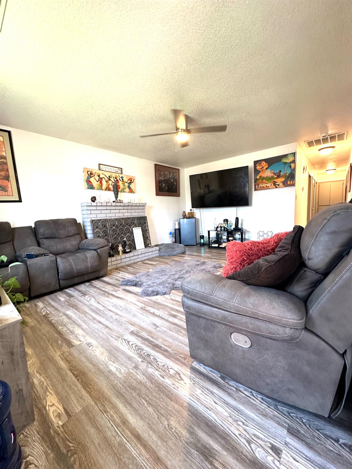 Detail Gallery Image 2 of 17 For 1165 Boxwood Way, Turlock,  CA 95380 - 3 Beds | 2 Baths