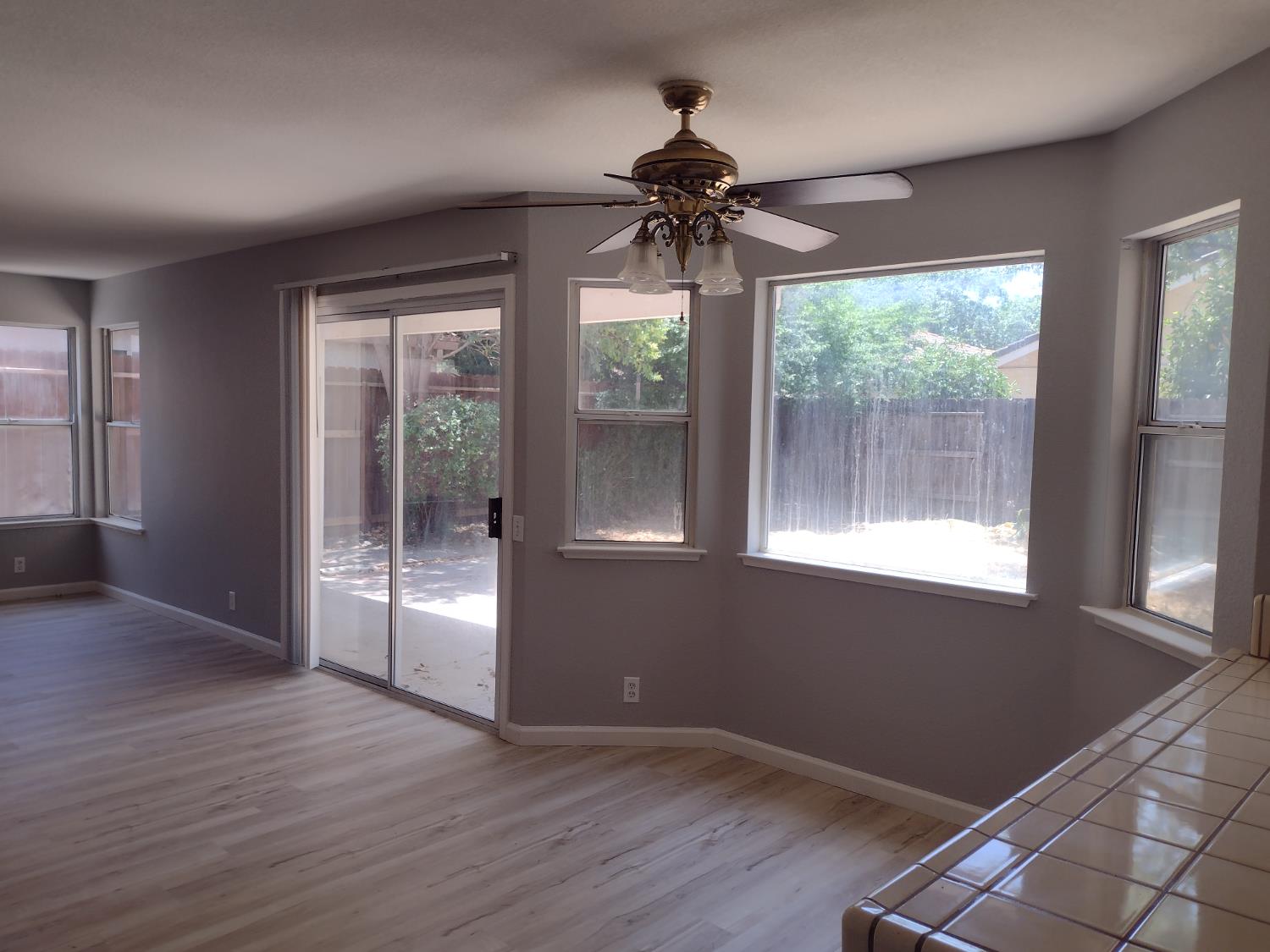 Detail Gallery Image 13 of 57 For 1900 Berryessa Dr, Modesto,  CA 95358 - 3 Beds | 2/1 Baths