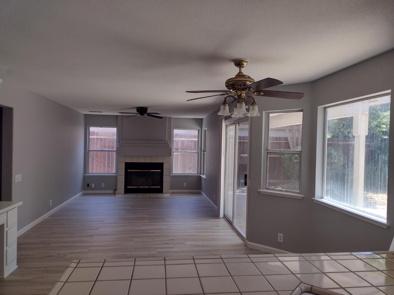 Detail Gallery Image 16 of 57 For 1900 Berryessa Dr, Modesto,  CA 95358 - 3 Beds | 2/1 Baths