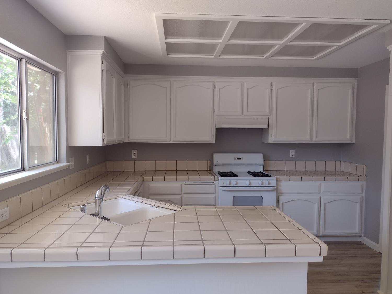 Detail Gallery Image 15 of 57 For 1900 Berryessa Dr, Modesto,  CA 95358 - 3 Beds | 2/1 Baths