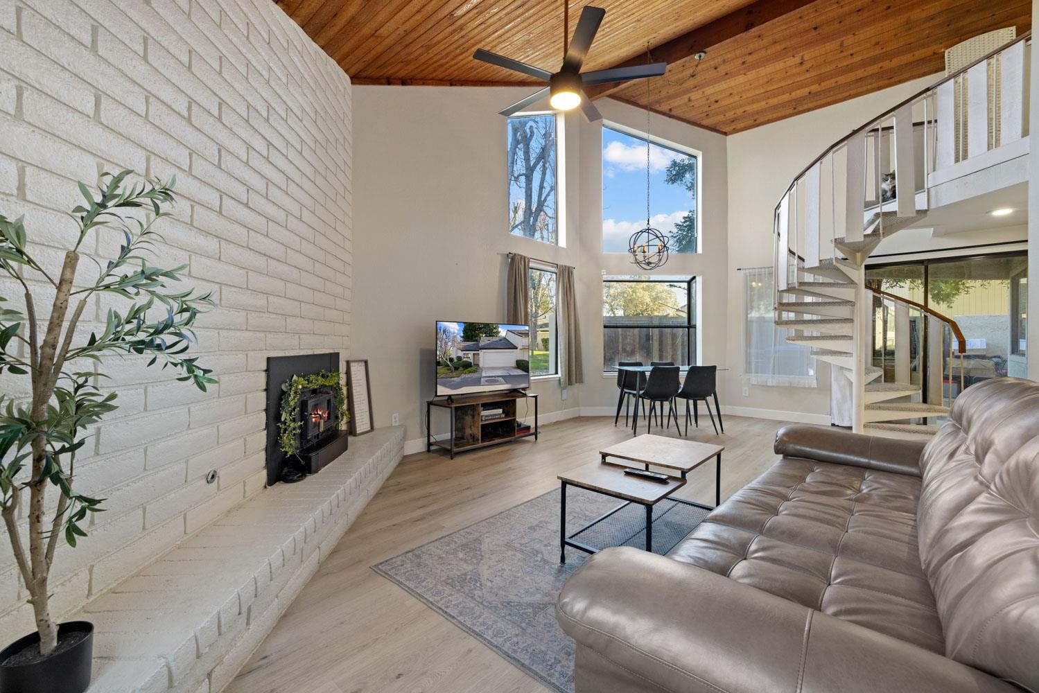 Detail Gallery Image 10 of 39 For 1118 Cedar Creek Dr #85,  Modesto,  CA 95355 - 3 Beds | 2 Baths