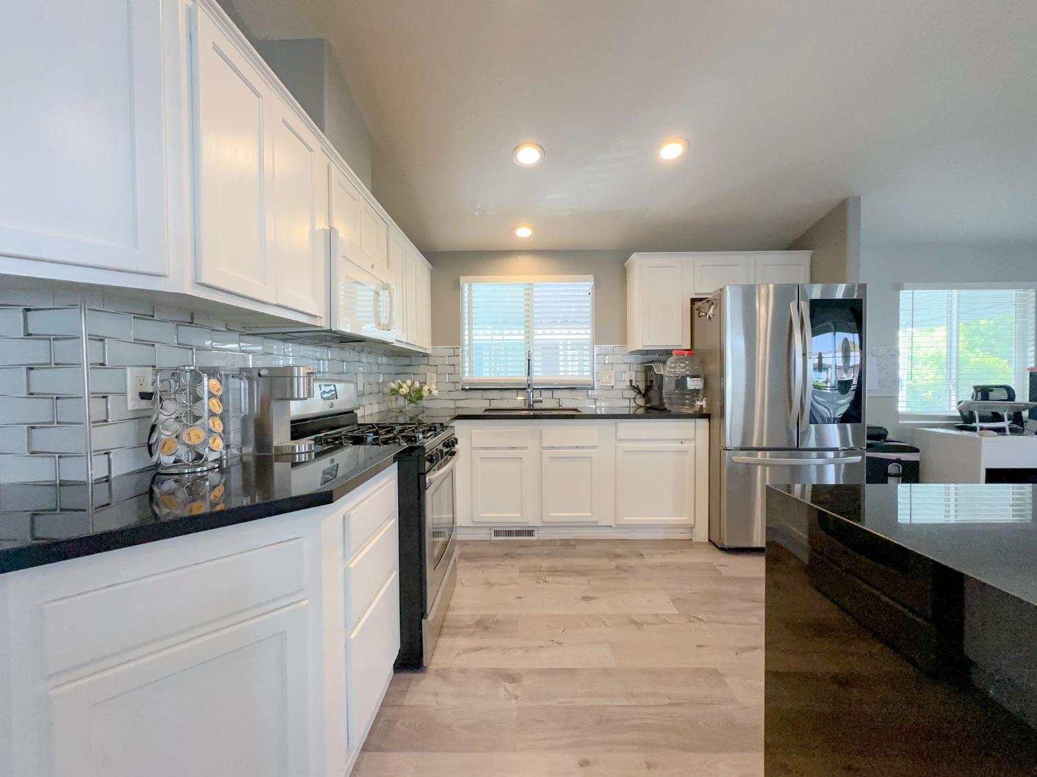 Detail Gallery Image 5 of 18 For 200 Ford Rd 200, San Jose,  CA 95138 - 3 Beds | 2 Baths