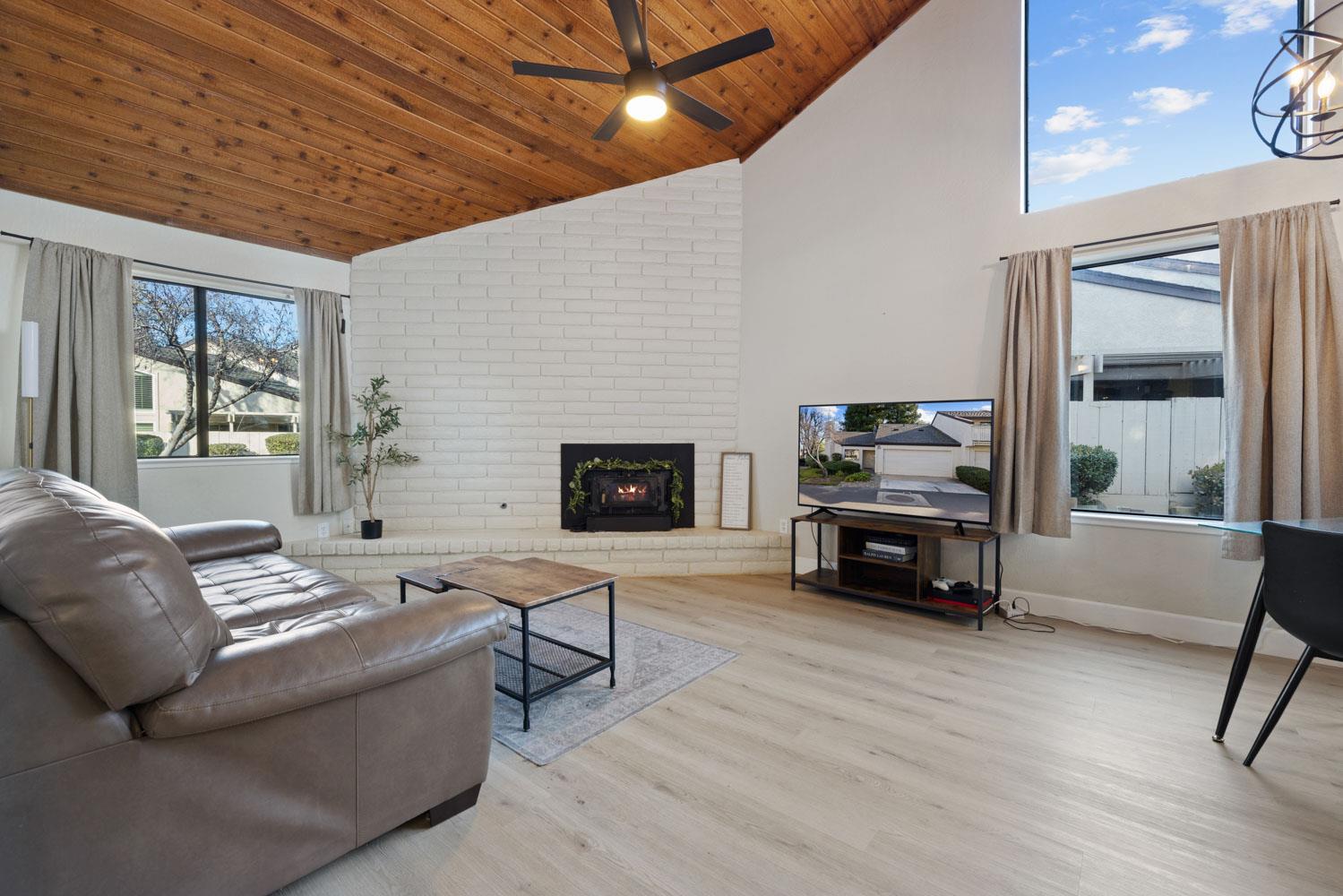 Detail Gallery Image 9 of 39 For 1118 Cedar Creek Dr #85,  Modesto,  CA 95355 - 3 Beds | 2 Baths