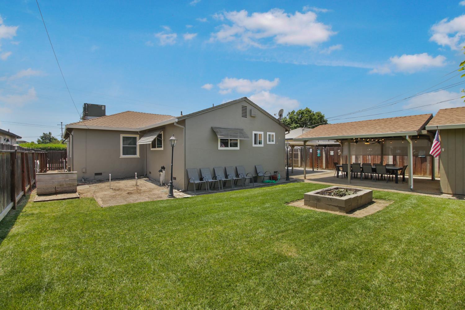 Detail Gallery Image 36 of 51 For 2117 Fruitridge Rd, Sacramento,  CA 95822 - 3 Beds | 1/1 Baths