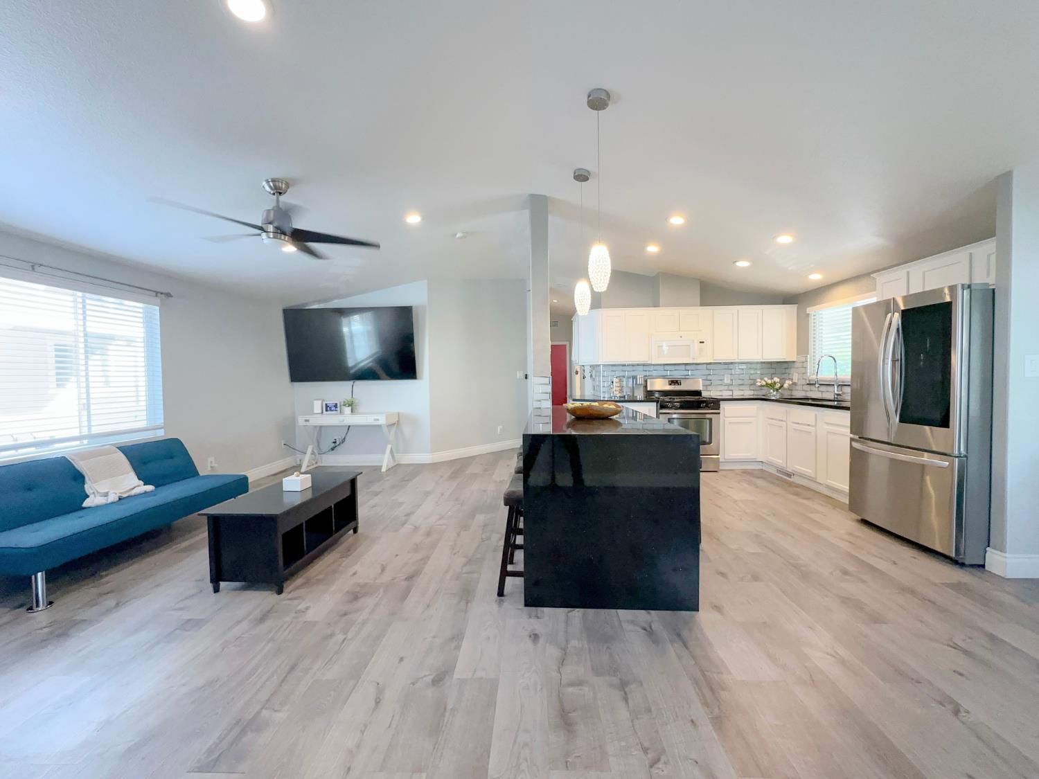 Detail Gallery Image 2 of 18 For 200 Ford Rd 200, San Jose,  CA 95138 - 3 Beds | 2 Baths
