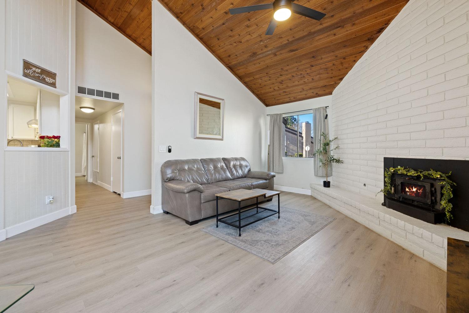 Detail Gallery Image 11 of 39 For 1118 Cedar Creek Dr #85,  Modesto,  CA 95355 - 3 Beds | 2 Baths