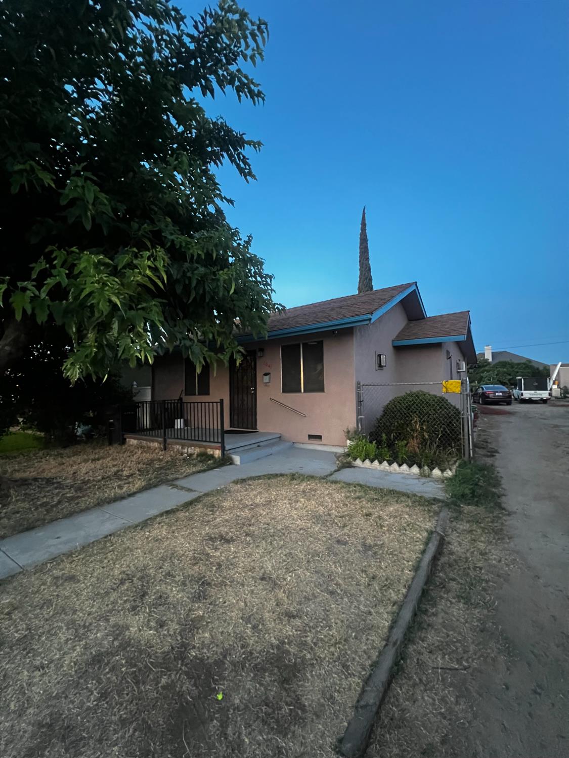 Detail Gallery Image 1 of 1 For 1041 Main St, Livingston,  CA 95334 - 4 Beds | 2 Baths
