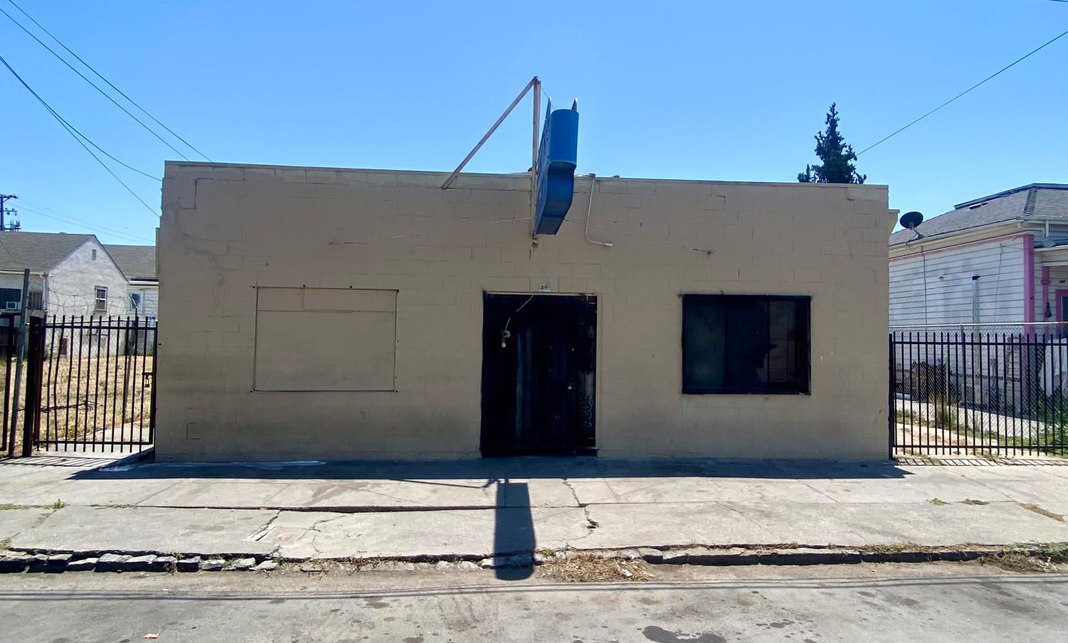 Detail Gallery Image 3 of 15 For 128 E Sonora St, Stockton,  CA 95203 - – Beds | – Baths