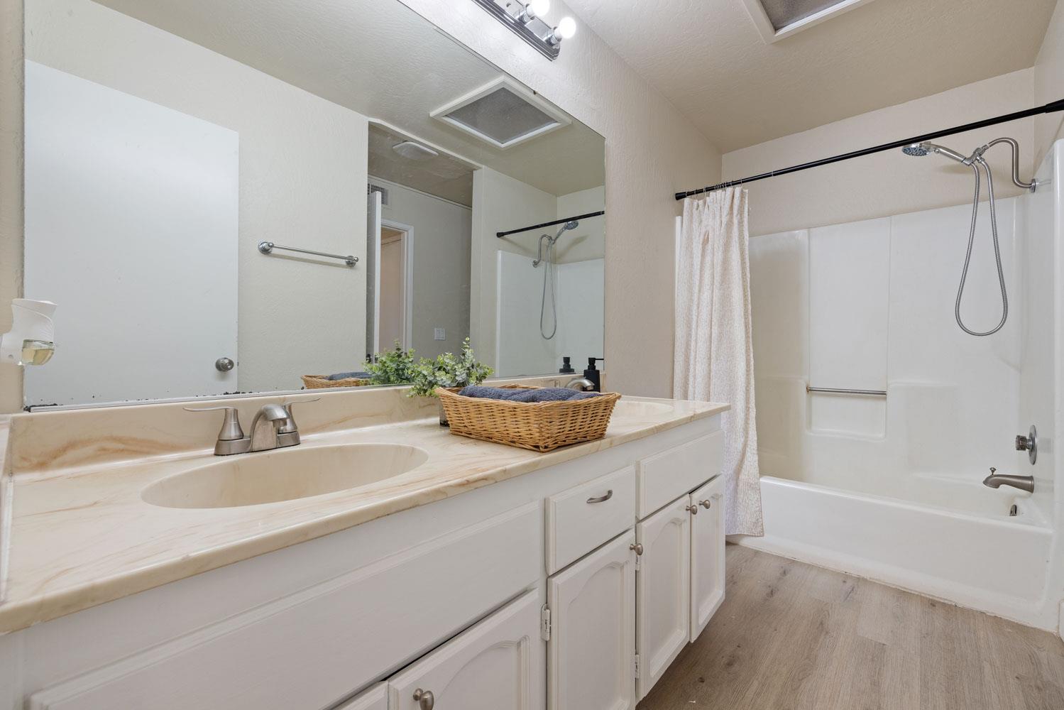 Detail Gallery Image 21 of 39 For 1118 Cedar Creek Dr #85,  Modesto,  CA 95355 - 3 Beds | 2 Baths