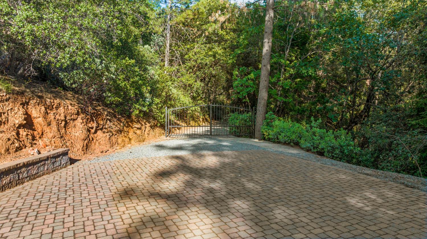 Detail Gallery Image 91 of 97 For 5821 Spanish Flat Rd, Garden Valley,  CA 95633 - 2 Beds | 5/1 Baths