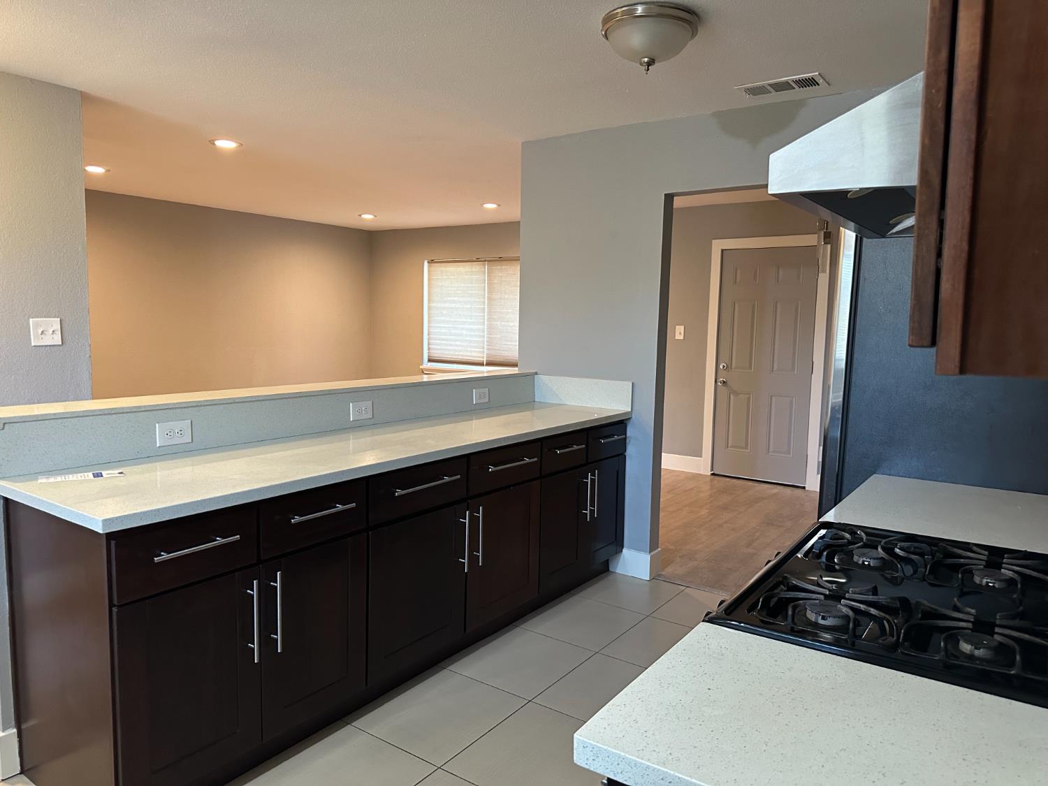 Detail Gallery Image 5 of 35 For 4255 Schofield Way, North Highlands,  CA 95660 - 4 Beds | 2 Baths