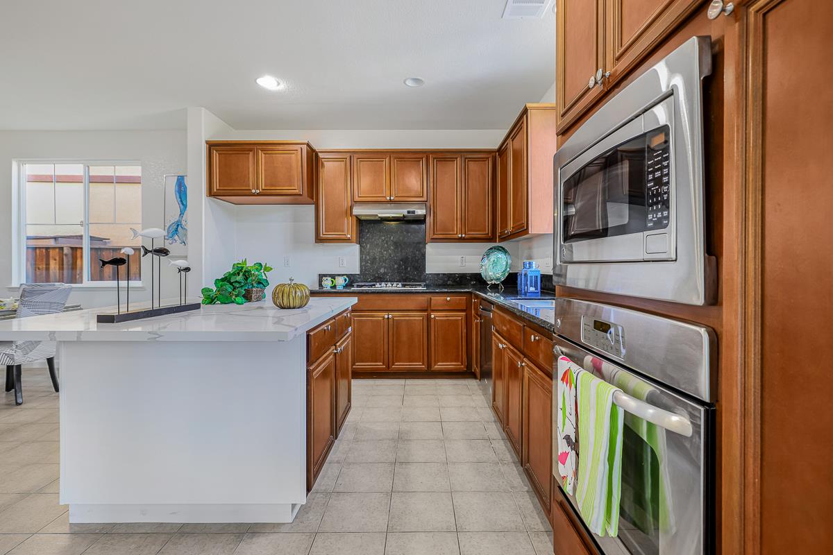 Detail Gallery Image 16 of 53 For 327 W Laverne Ct, Mountain House,  CA 95391 - 4 Beds | 3 Baths