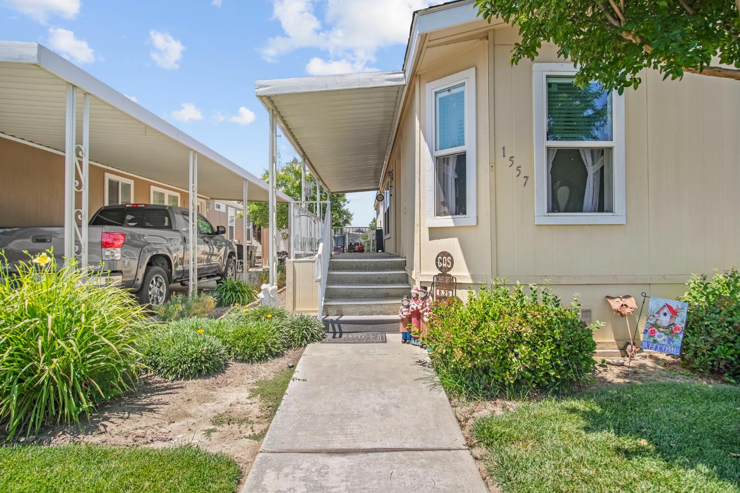 Detail Gallery Image 2 of 23 For 1557 Monte Cristo Way, Livingston,  CA 95334 - 2 Beds | 2 Baths
