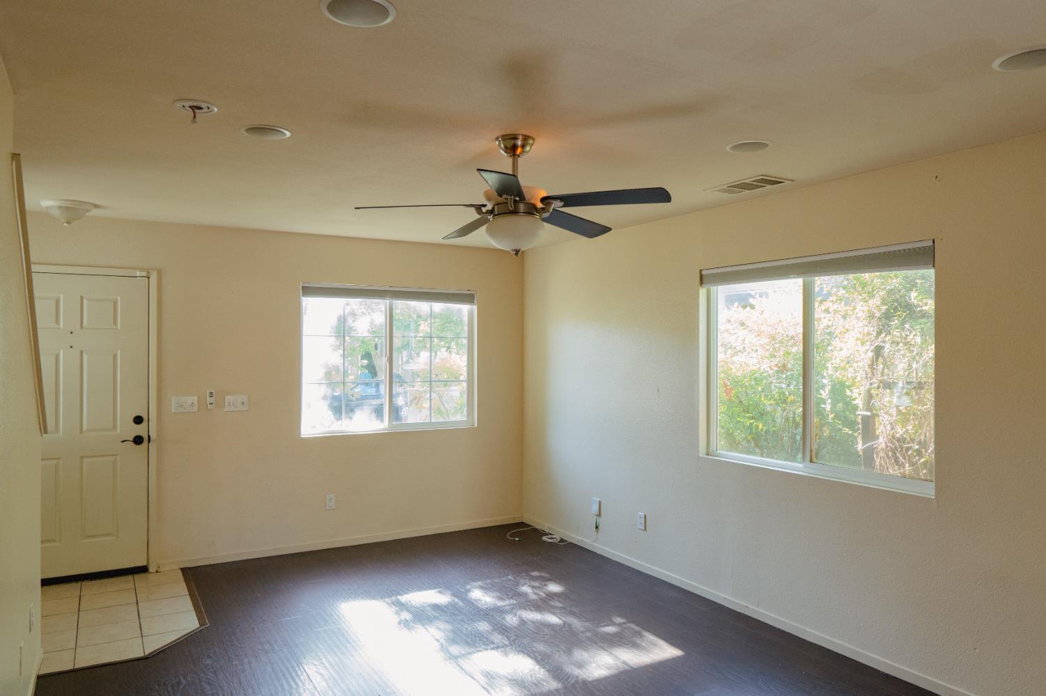 Detail Gallery Image 5 of 53 For 4376 Mathias Way, Merced,  CA 95348 - 3 Beds | 2/1 Baths