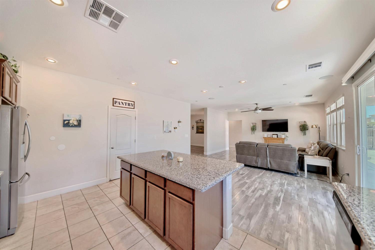 Detail Gallery Image 19 of 81 For 245 Springfield Dr, Manteca,  CA 95337 - 3 Beds | 2 Baths