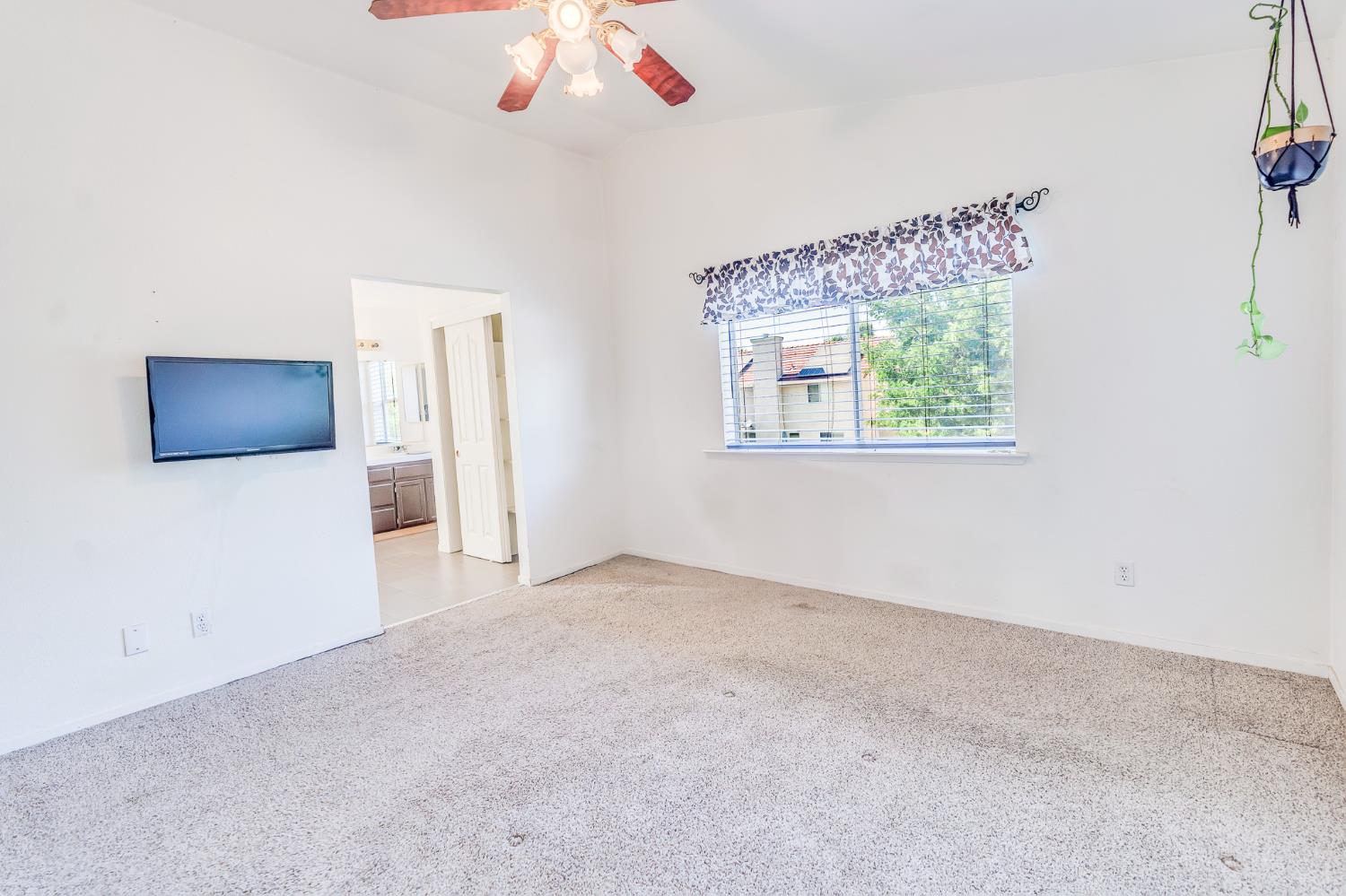 Detail Gallery Image 44 of 66 For 930 Kathy St, Los Banos,  CA 93635 - 4 Beds | 2/1 Baths