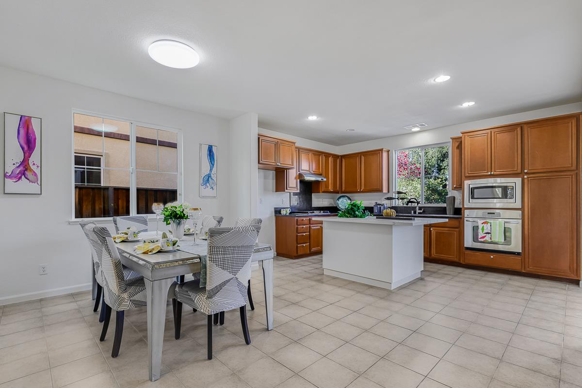 Detail Gallery Image 9 of 53 For 327 W Laverne Ct, Mountain House,  CA 95391 - 4 Beds | 3 Baths