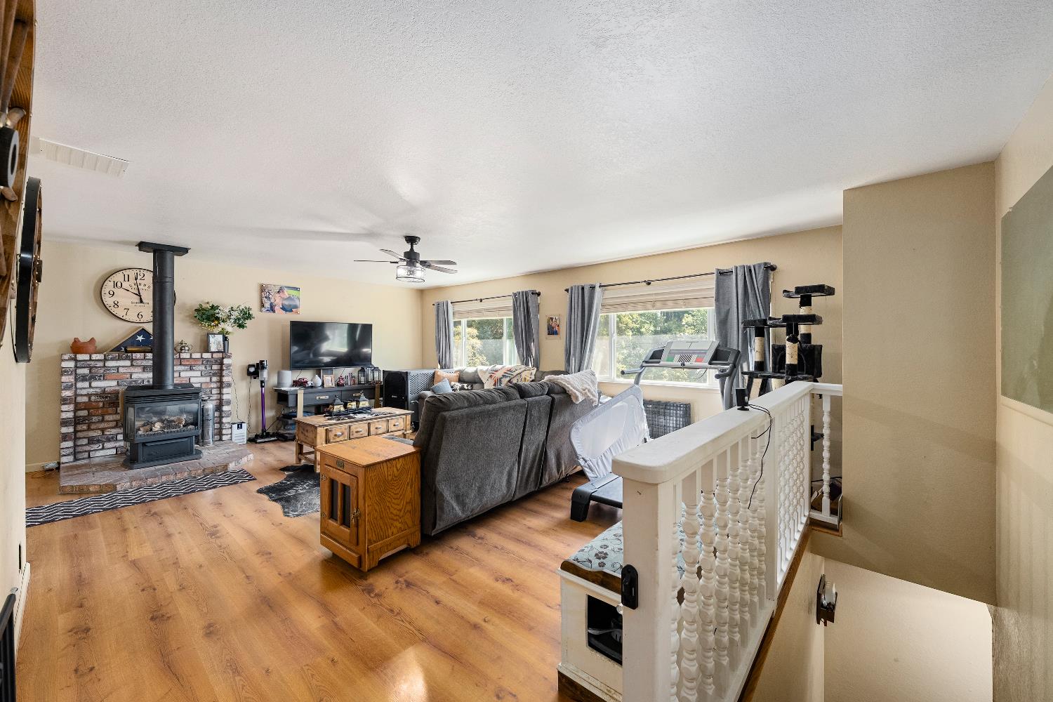 Detail Gallery Image 8 of 73 For 111 W Oak Hill Dr, Colfax,  CA 95713 - 4 Beds | 2/1 Baths