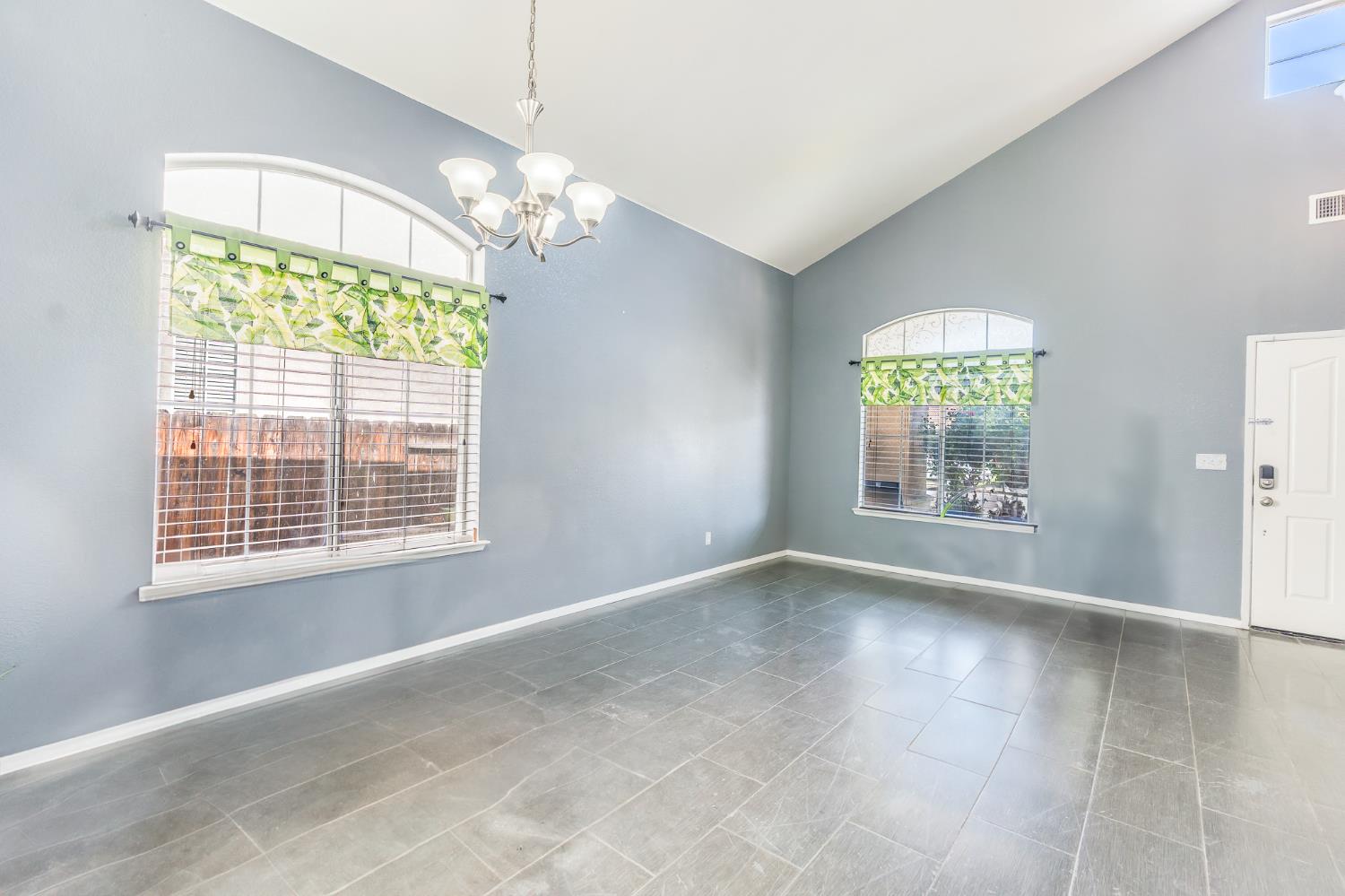Detail Gallery Image 15 of 66 For 930 Kathy St, Los Banos,  CA 93635 - 4 Beds | 2/1 Baths