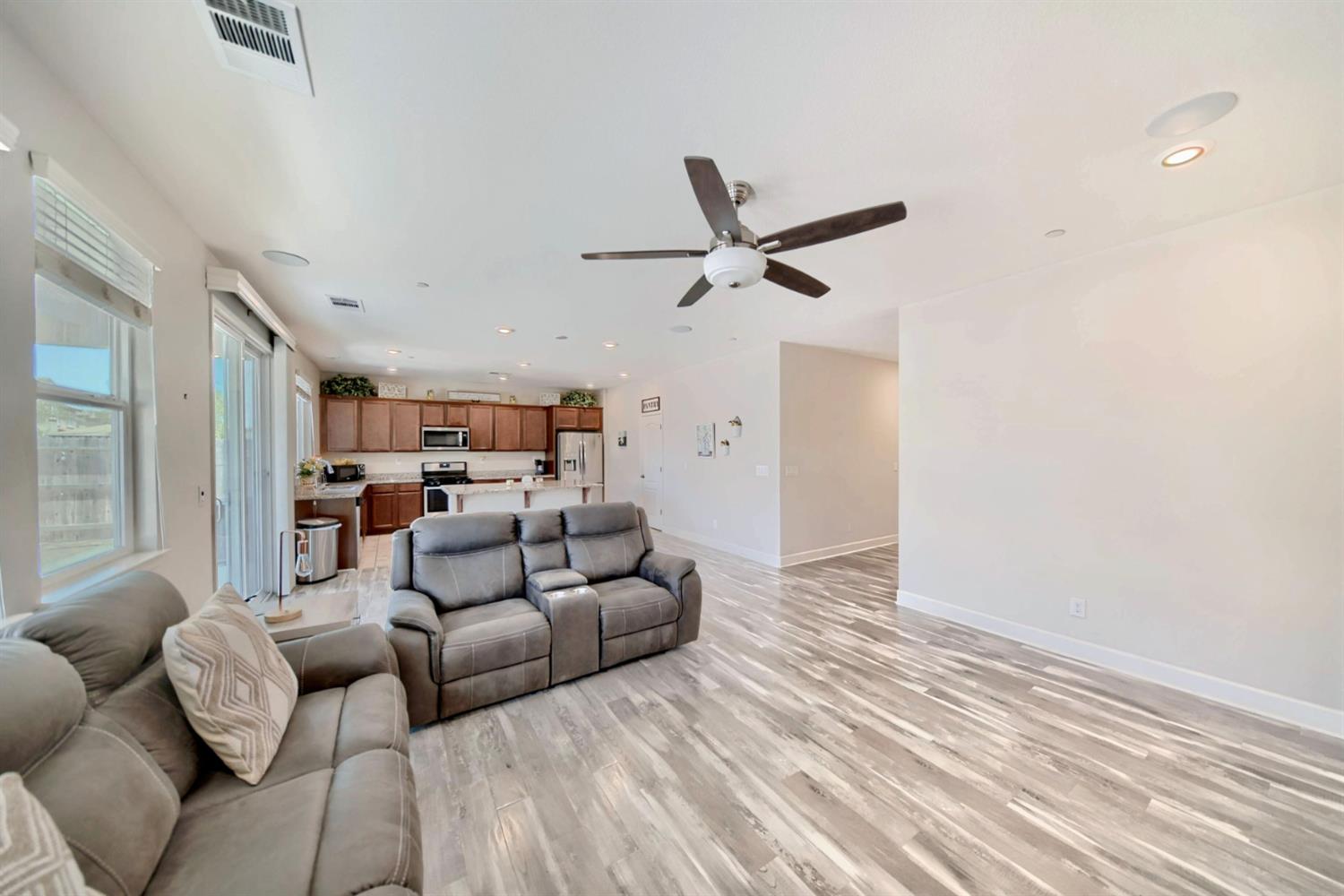 Detail Gallery Image 18 of 81 For 245 Springfield Dr, Manteca,  CA 95337 - 3 Beds | 2 Baths