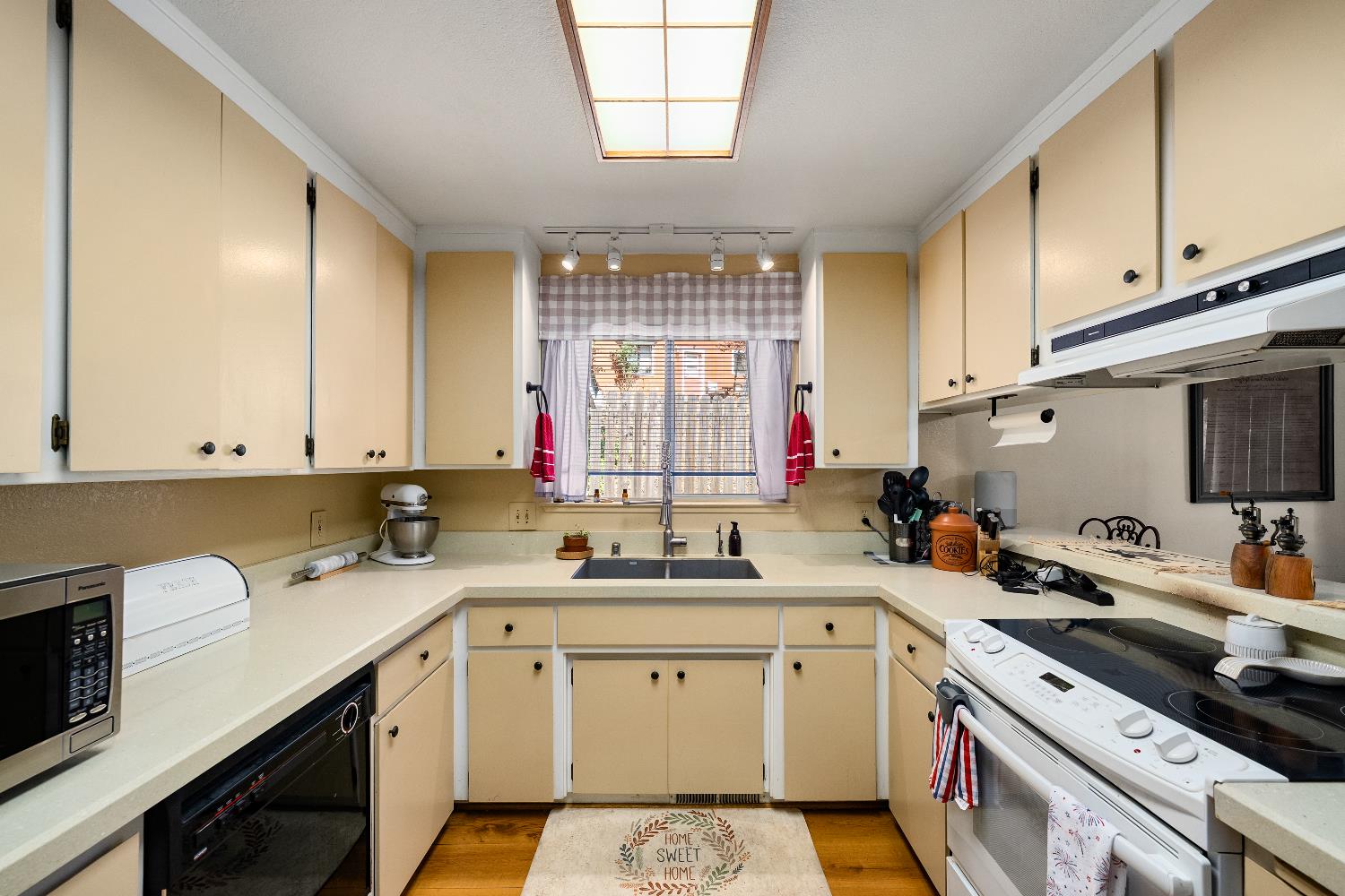 Detail Gallery Image 14 of 73 For 111 W Oak Hill Dr, Colfax,  CA 95713 - 4 Beds | 2/1 Baths