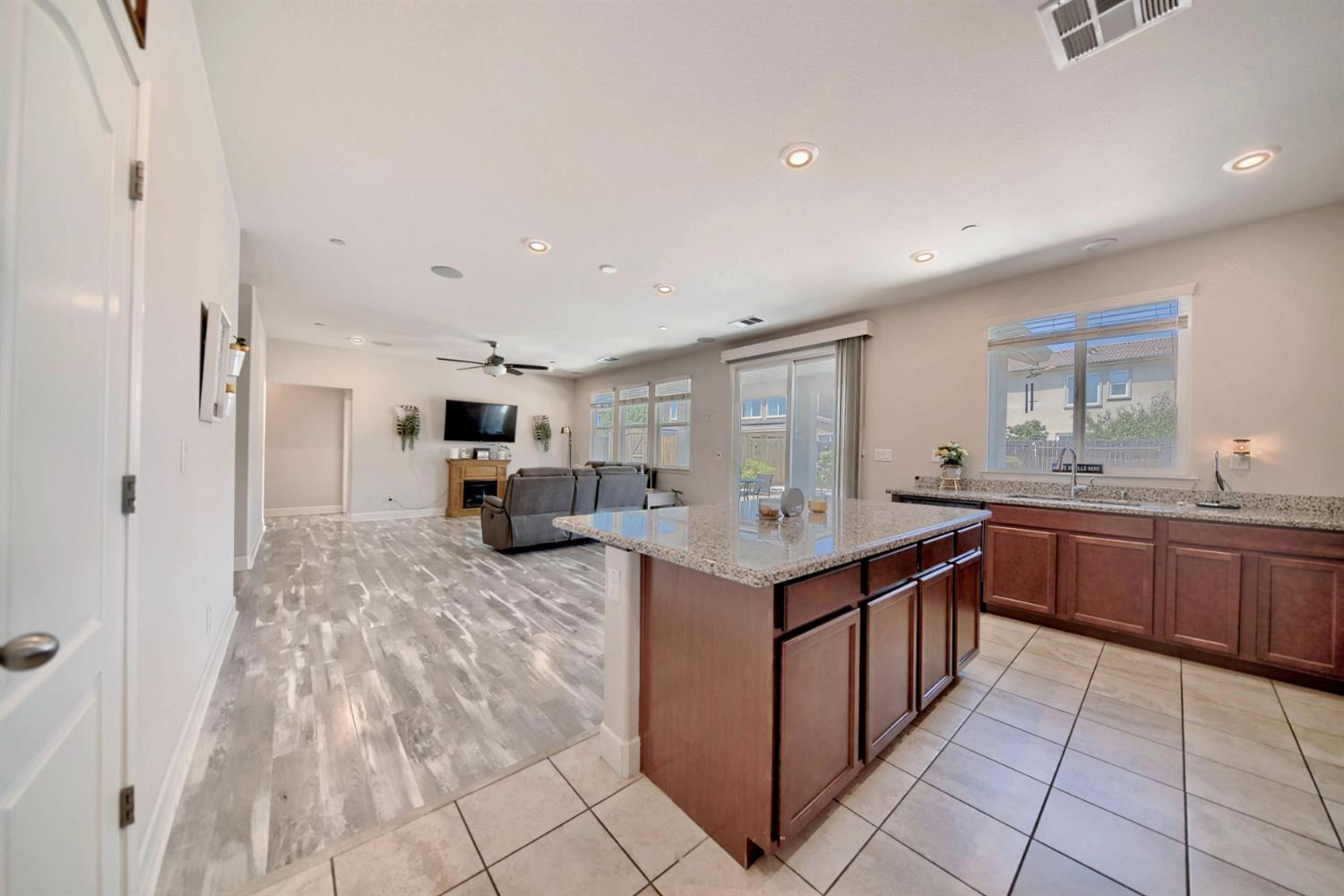 Detail Gallery Image 20 of 81 For 245 Springfield Dr, Manteca,  CA 95337 - 3 Beds | 2 Baths