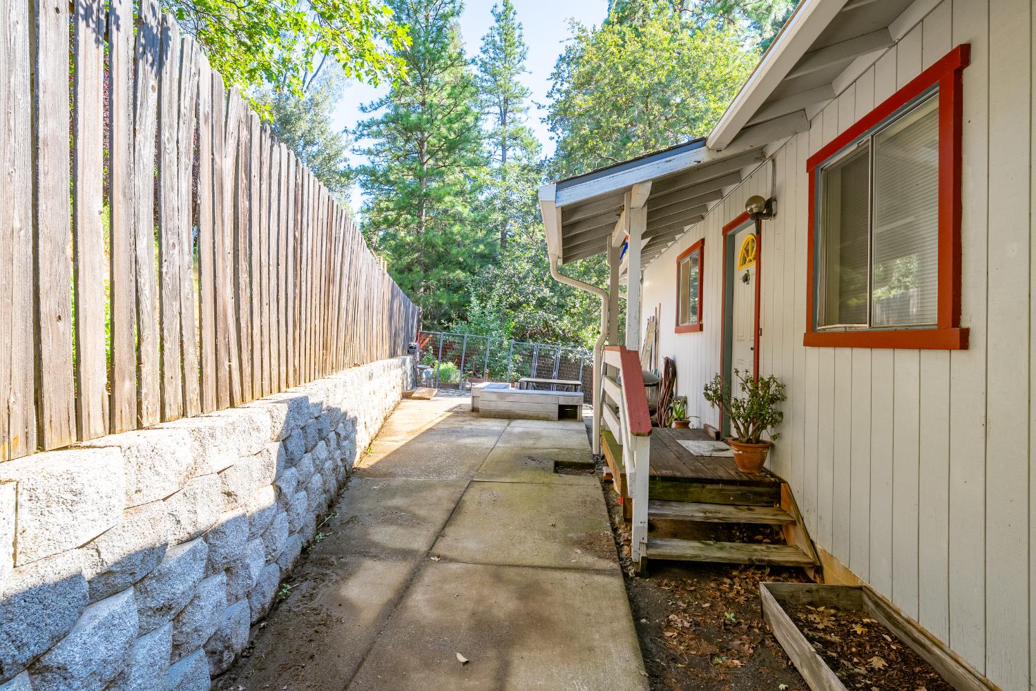 Detail Gallery Image 2 of 73 For 111 W Oak Hill Dr, Colfax,  CA 95713 - 4 Beds | 2/1 Baths