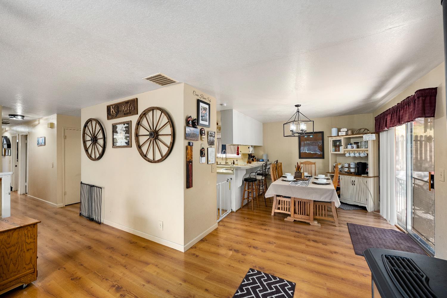 Detail Gallery Image 10 of 73 For 111 W Oak Hill Dr, Colfax,  CA 95713 - 4 Beds | 2/1 Baths