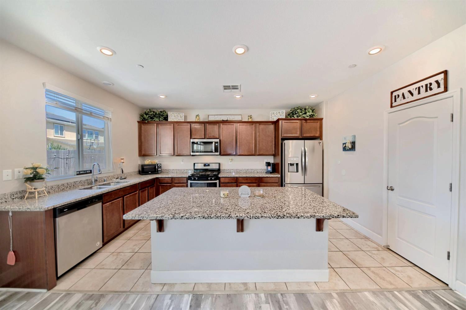 Detail Gallery Image 25 of 81 For 245 Springfield Dr, Manteca,  CA 95337 - 3 Beds | 2 Baths