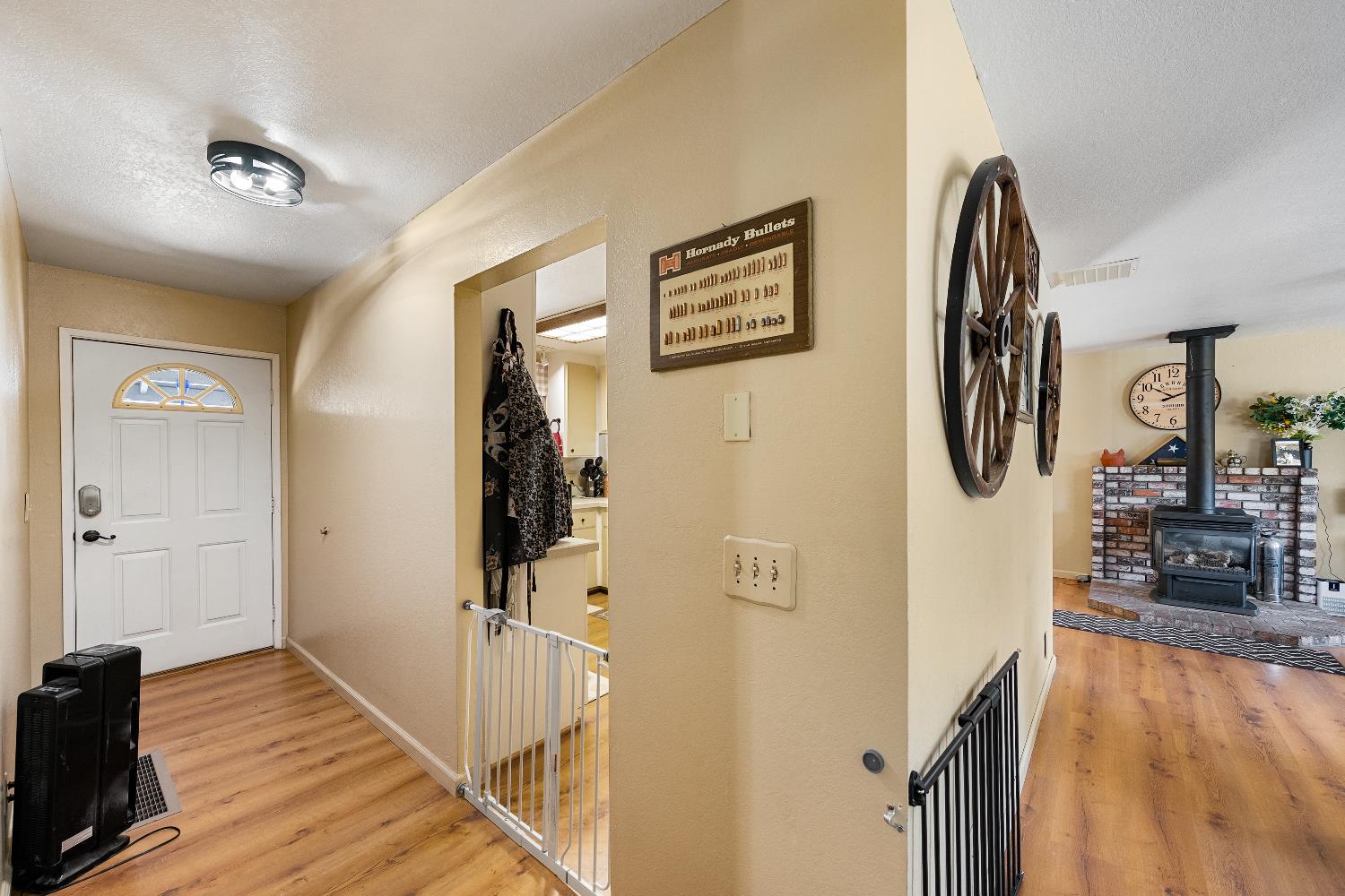 Detail Gallery Image 7 of 73 For 111 W Oak Hill Dr, Colfax,  CA 95713 - 4 Beds | 2/1 Baths