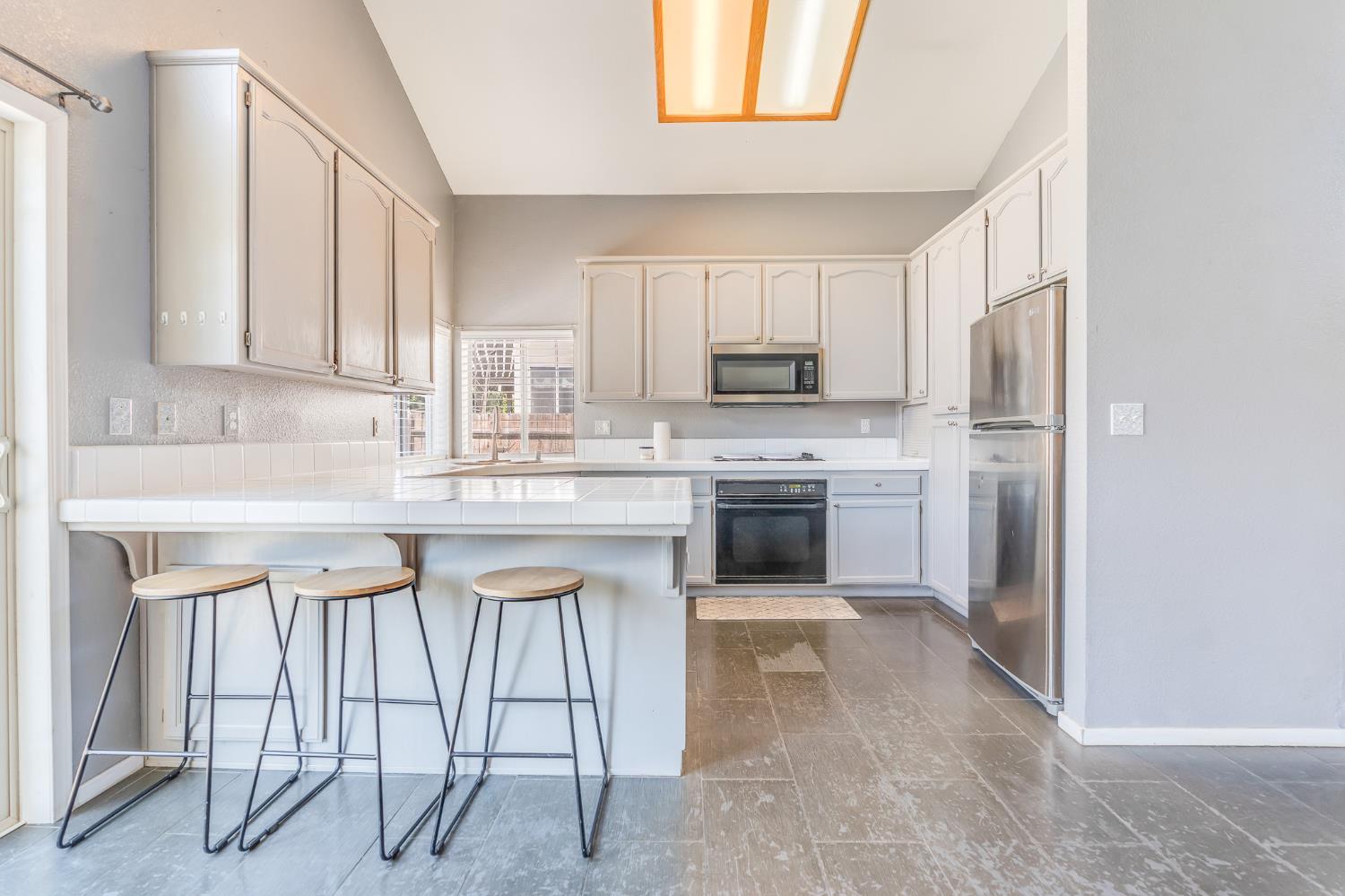 Detail Gallery Image 17 of 66 For 930 Kathy St, Los Banos,  CA 93635 - 4 Beds | 2/1 Baths