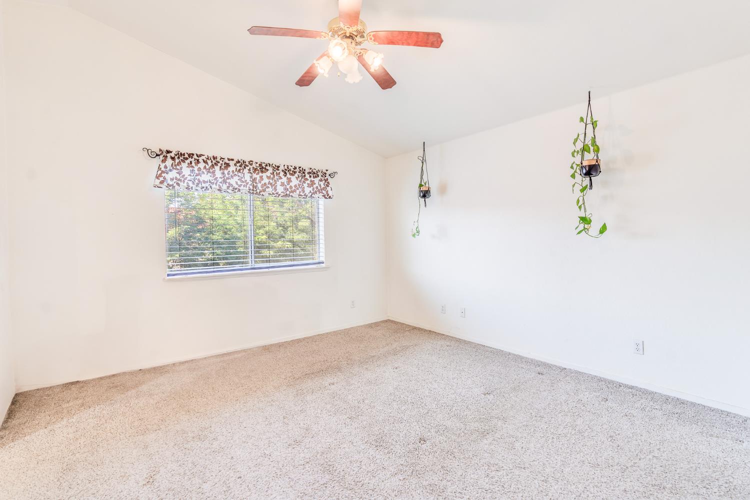 Detail Gallery Image 43 of 66 For 930 Kathy St, Los Banos,  CA 93635 - 4 Beds | 2/1 Baths