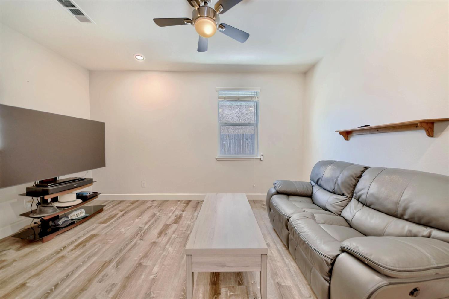 Detail Gallery Image 34 of 81 For 245 Springfield Dr, Manteca,  CA 95337 - 3 Beds | 2 Baths